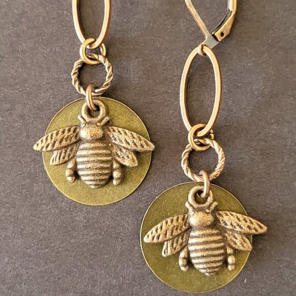 Beautiful HONEY BEE Coin Charm Earrings Bronze Copper Brass Lever Back Hippie - Picture 3 of 7